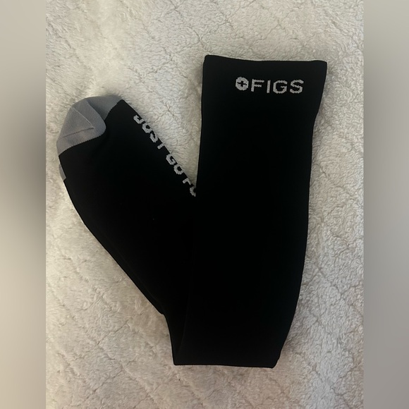 Figs Solid Black Full Length Compression Socks Size Large NWOT - Picture 2 of 3